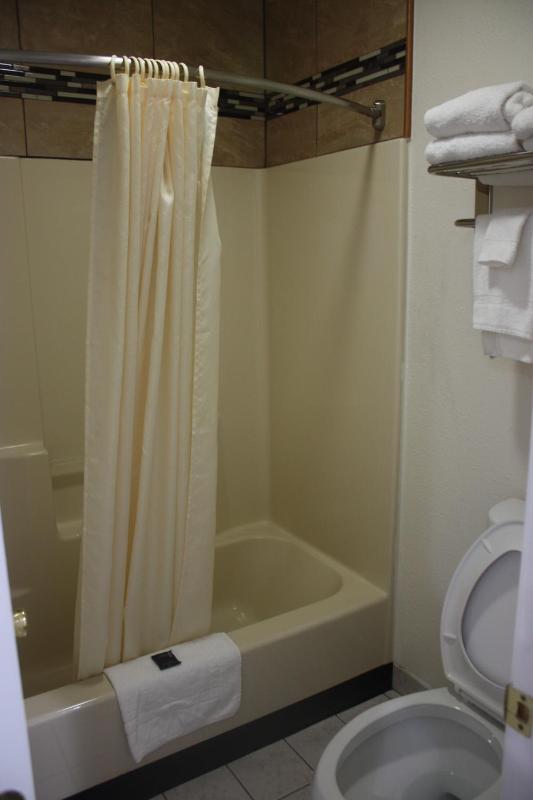 Queen Room with Two Queen Beds - Non-Smoking/Not Pet Friendly image 2