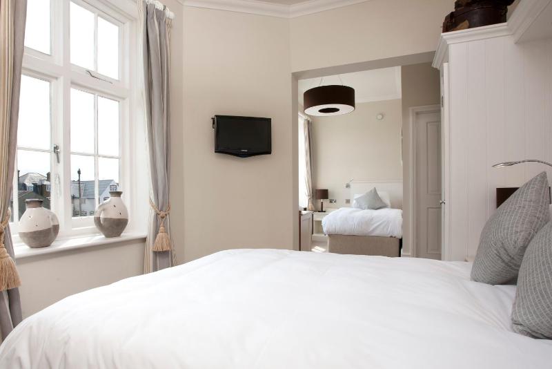 Standard Family Room with City View image 3
