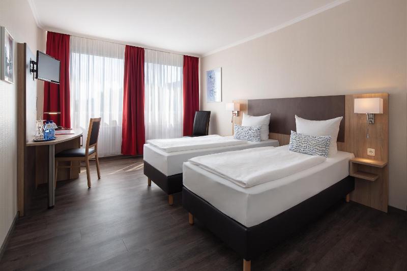 Double or Twin Room image 3