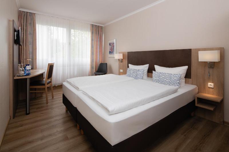 Double or Twin Room image 4