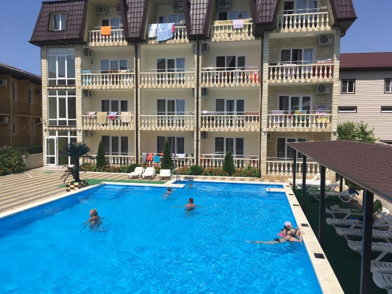 Suite with Pool View image 1