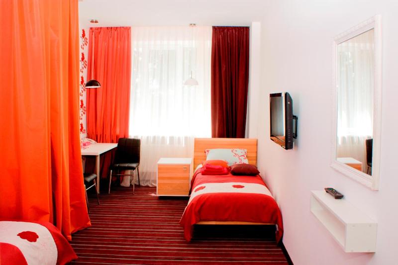 Standard Twin Room image 3
