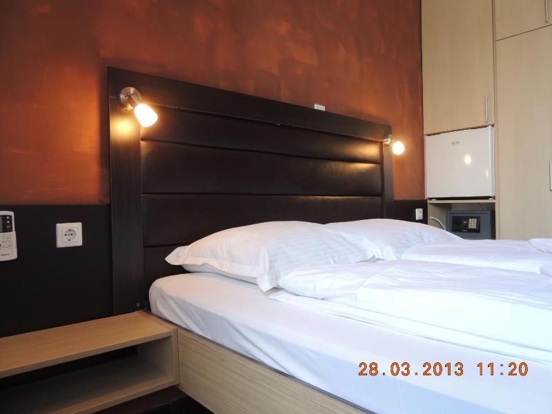 Economy Double Room with Balcony image 3