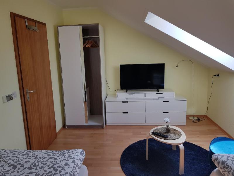 Double Room with Shared Bathroom image 2