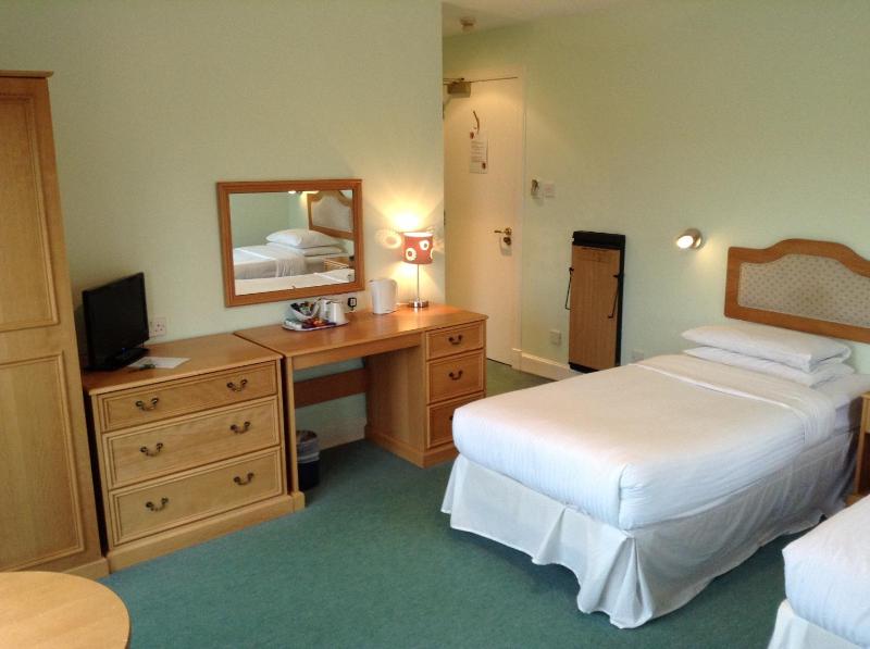 Twin Room image 2