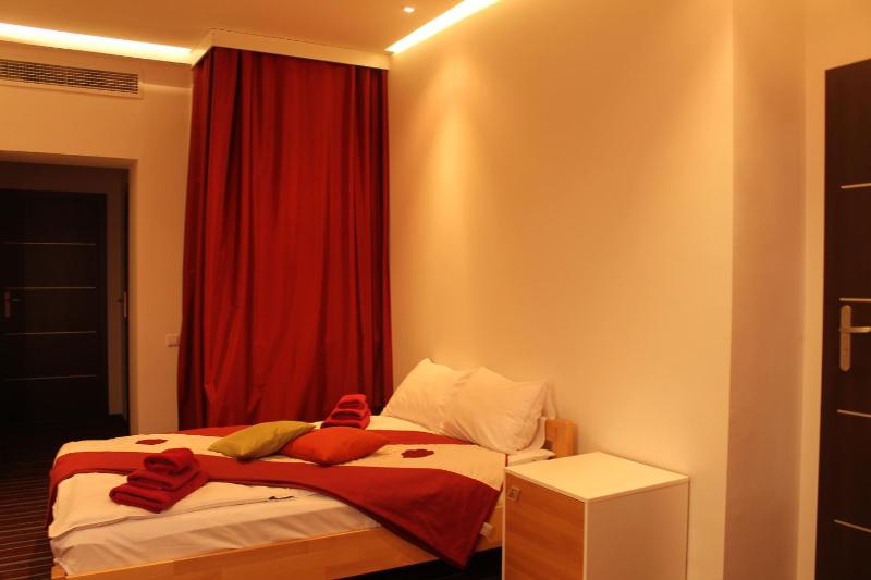 Standard Family Room image 3