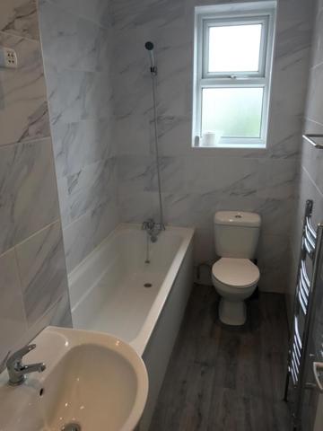 Double Room with Private Bathroom image 2