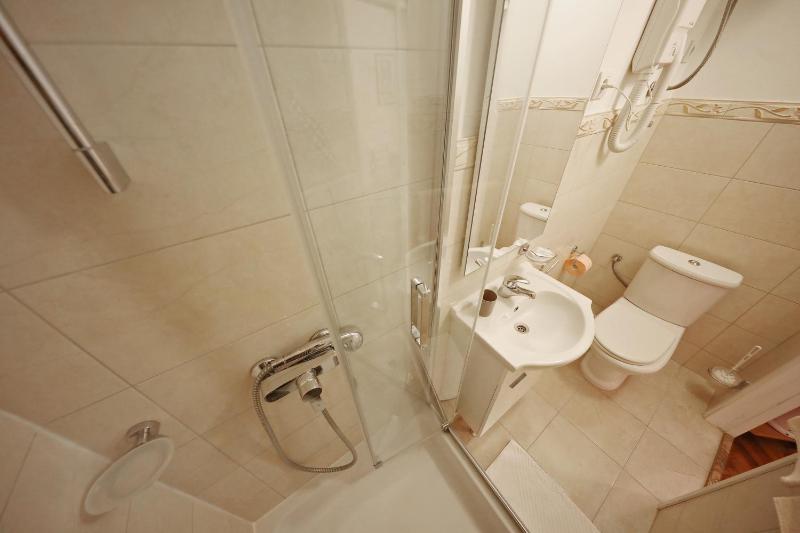 Budget Double Room image 2
