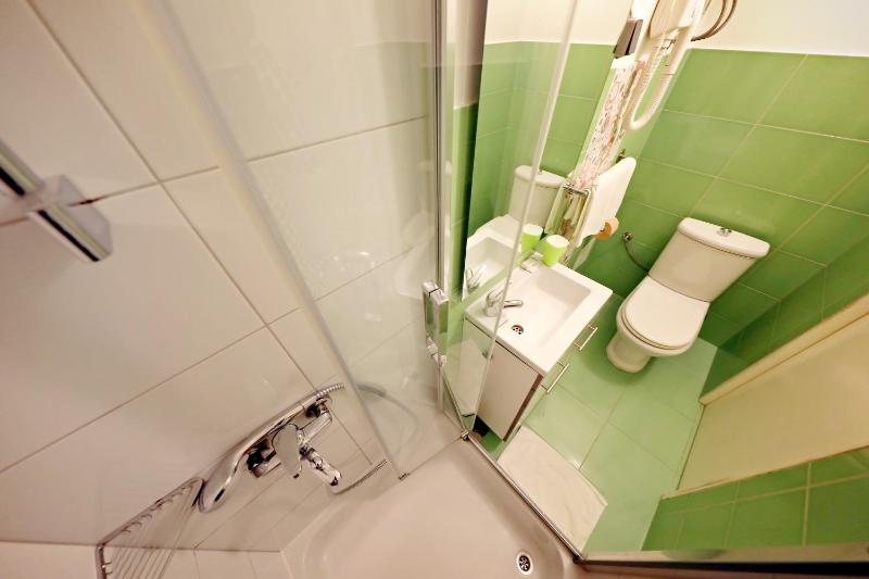 Double Room with Patio image 3