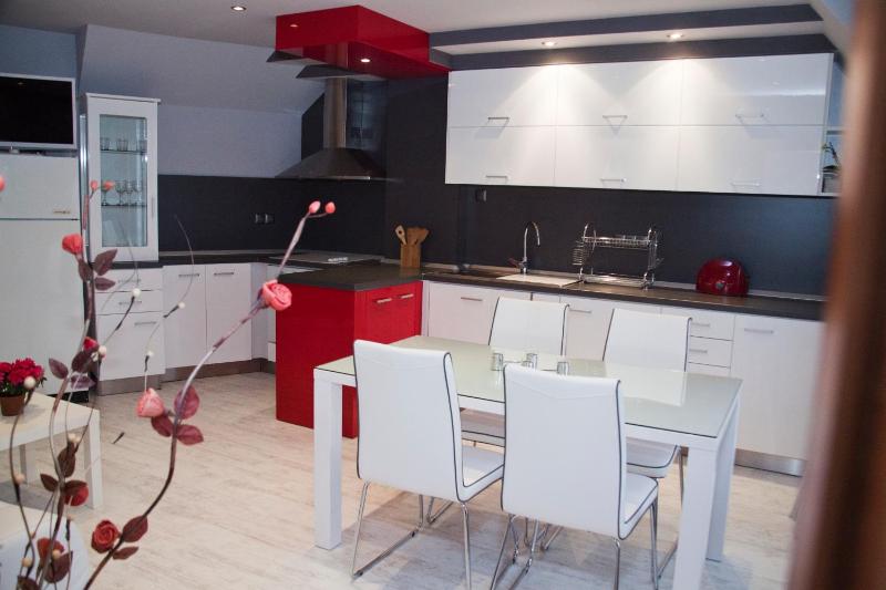 One-Bedroom Apartment (2 Adults + 2 Children) image 2