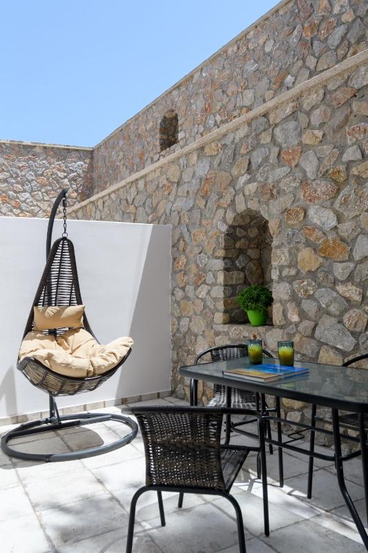 Double Room with Balcony (3 Adults) image 1