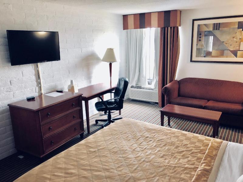 King Suite with Spa Bath image 2