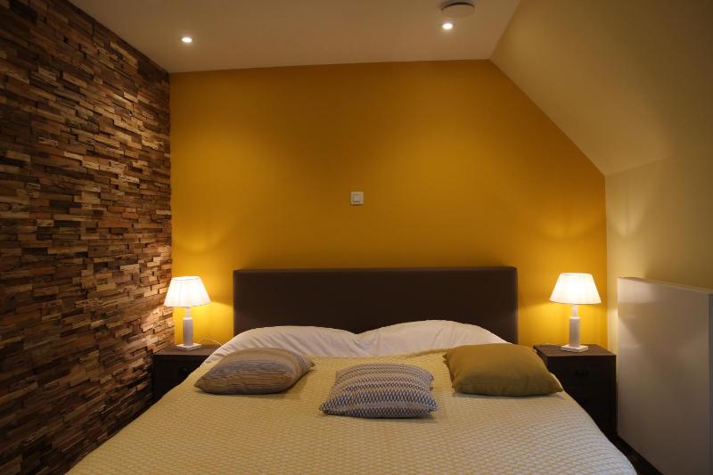 Deluxe King Room image 4