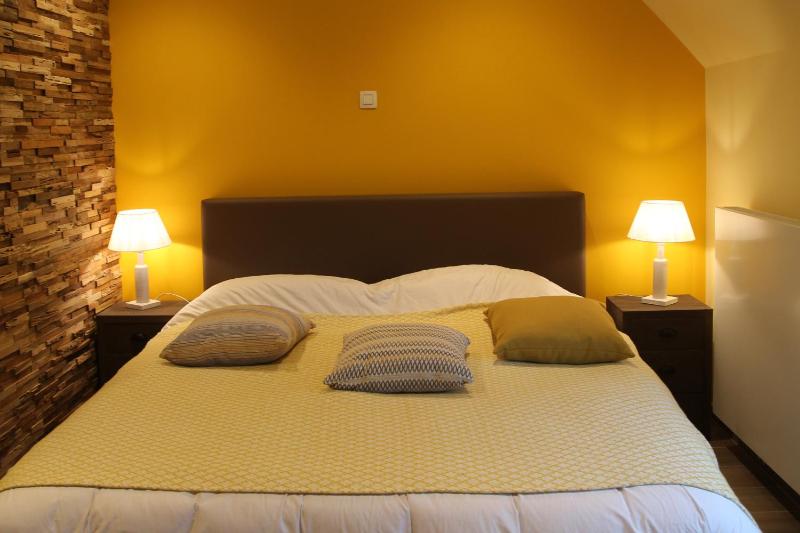 Deluxe King Room image 3
