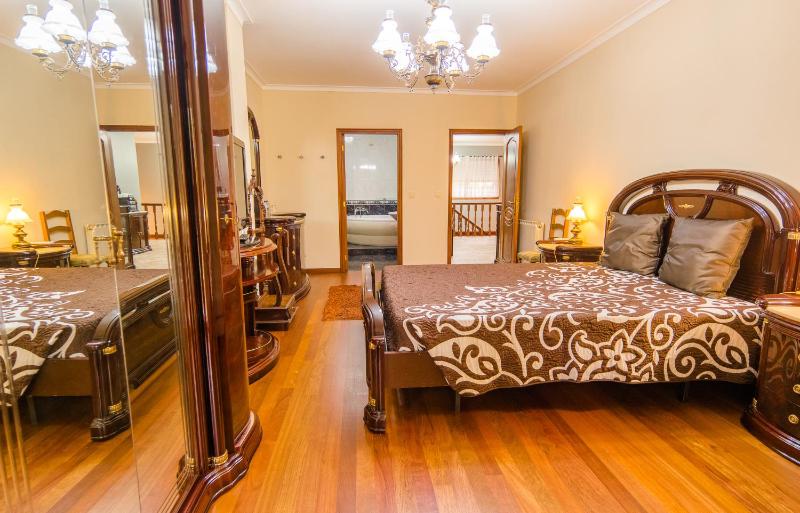 Quadruple Room with Bathroom image 2
