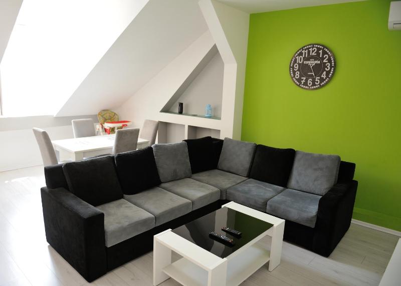 Two Bedroom Apartment with City View image 2