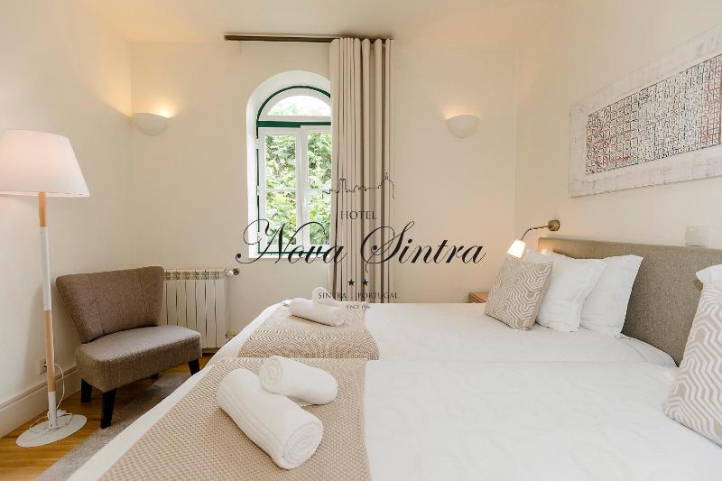 Twin Room image 2