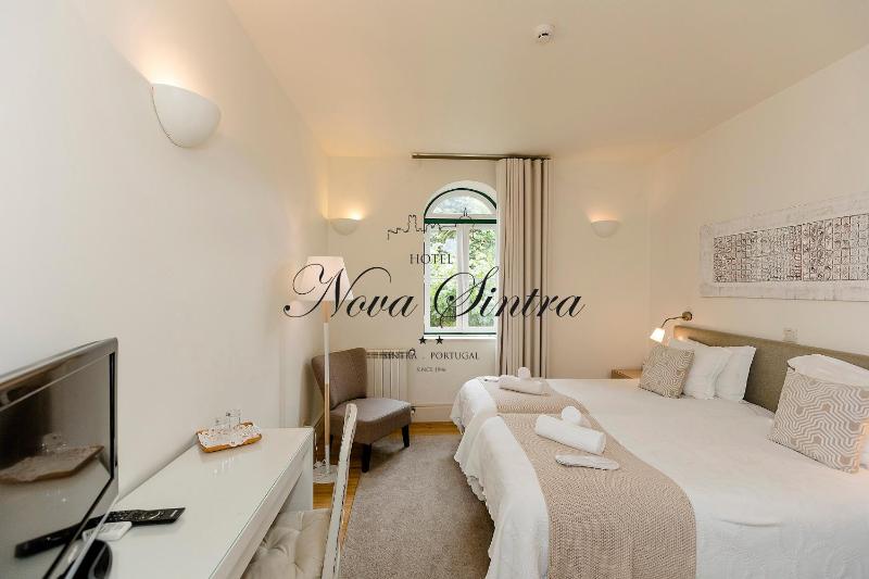 Twin Room image 3
