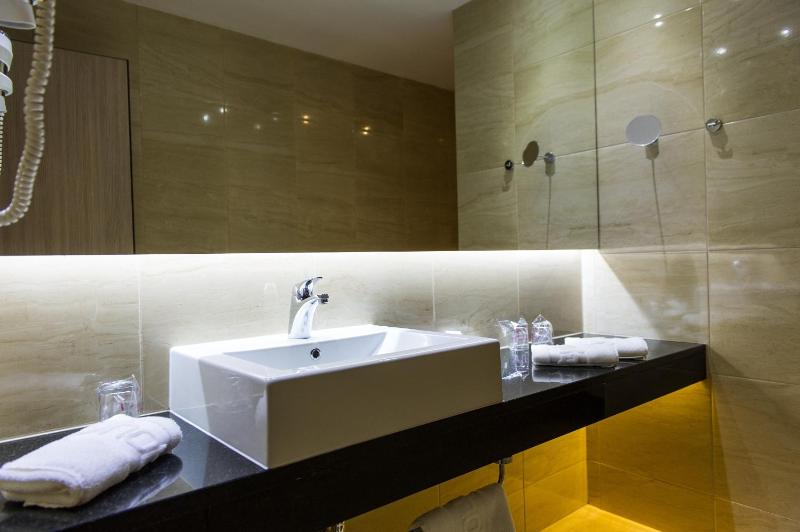 Double or Twin Room image 3