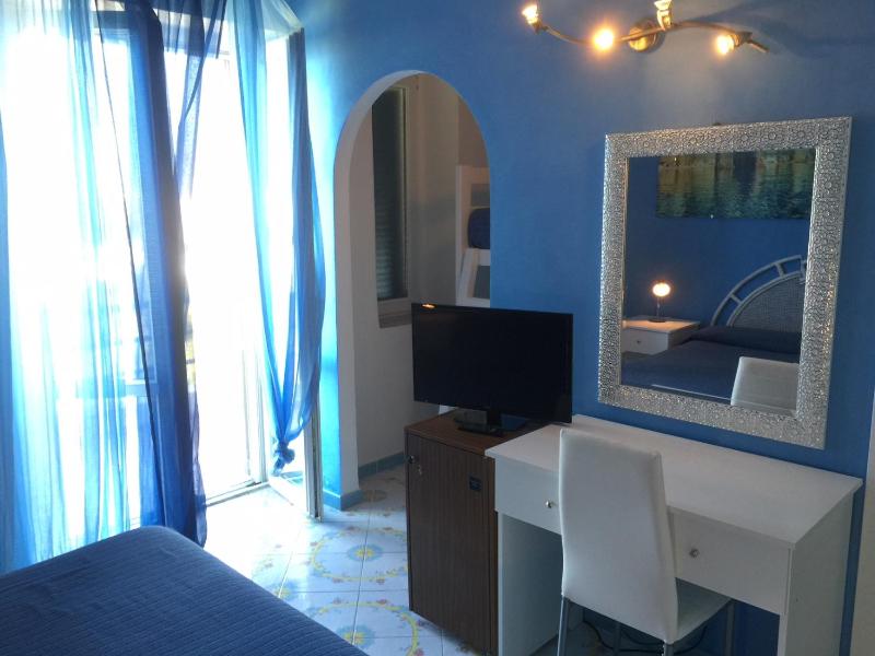 Quadruple Room with Sea View image 4