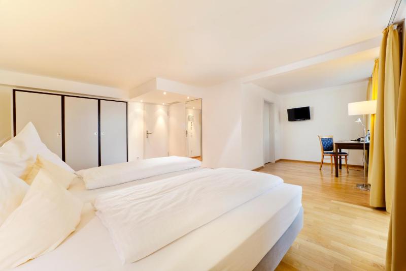 Double Room image 2