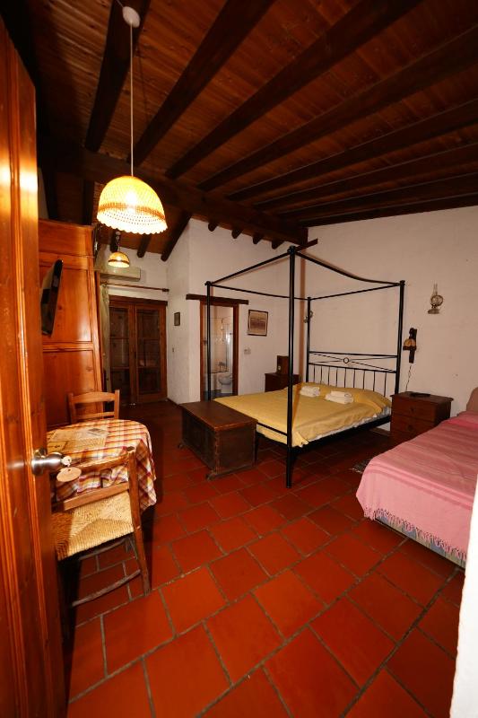 Double room with Single Spa Bath image 4