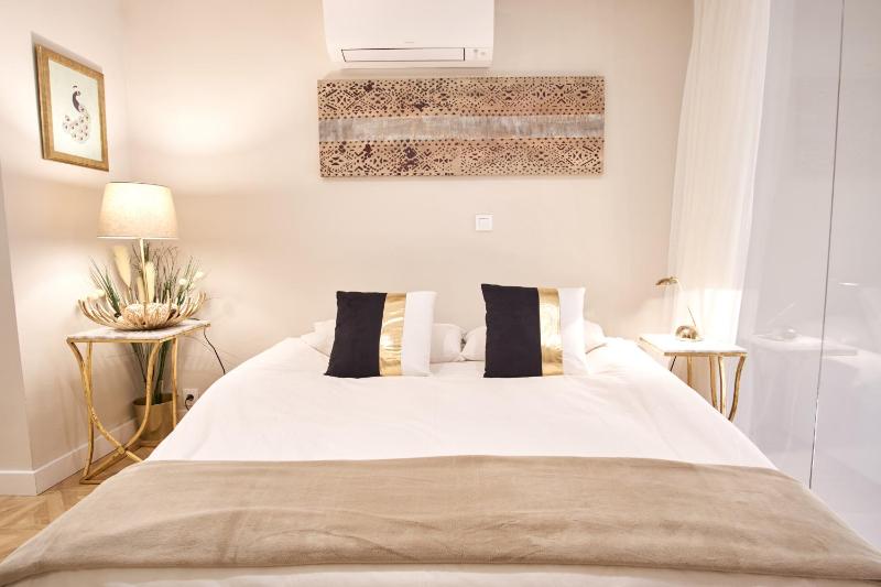 Pajaritos Palace Apartment - image 8