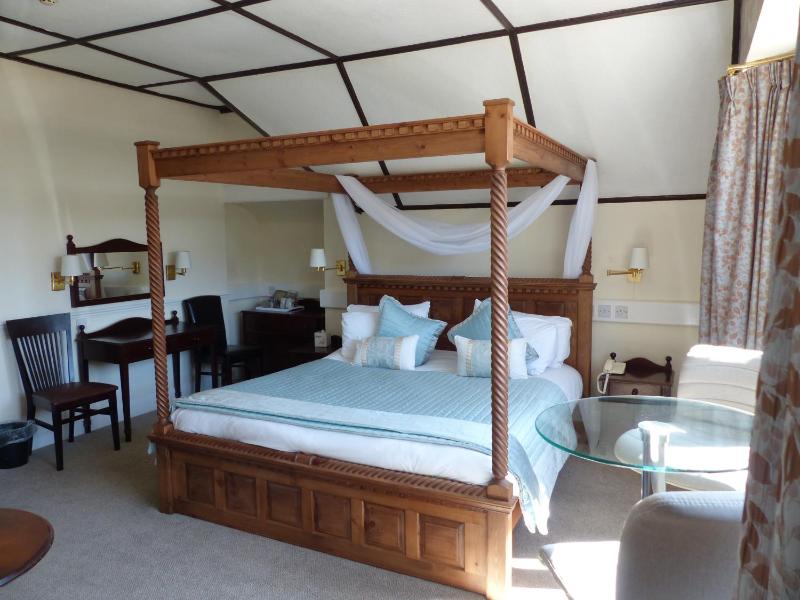 Double Room with Four Poster Bed image 4