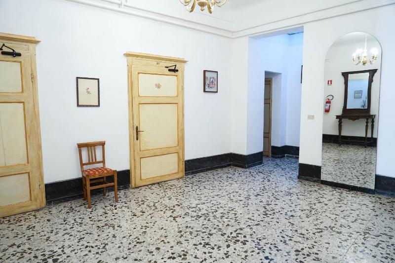 Single Room with Shared Bathroom image 4