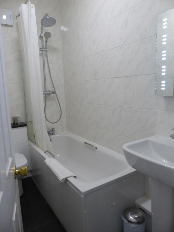 Double Room image 3