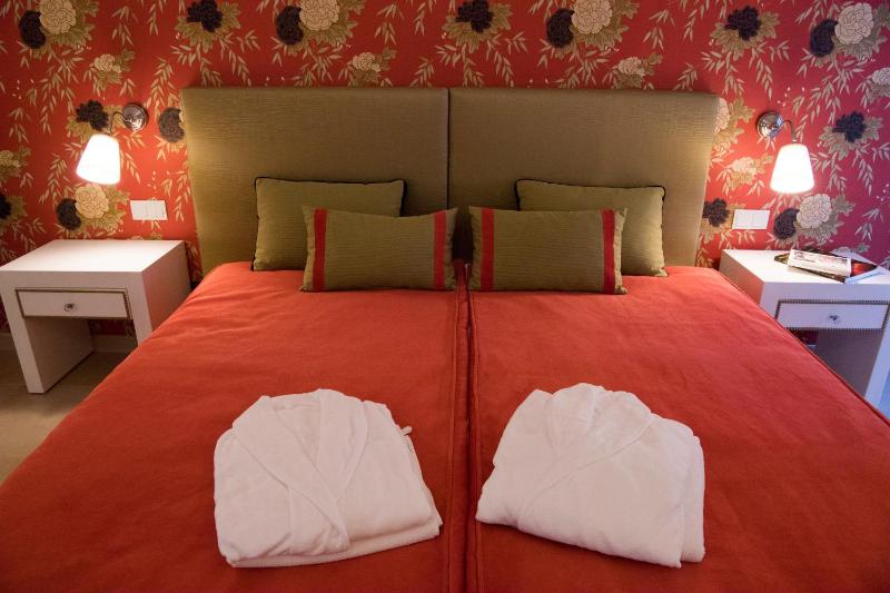 Double Room with Private Bathroom image 2