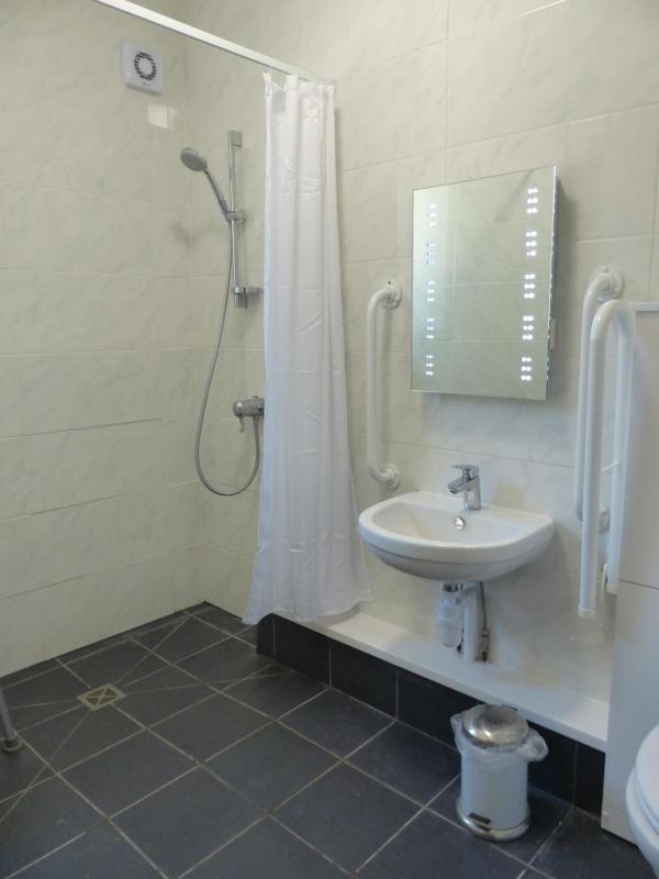 Twin Room image 3