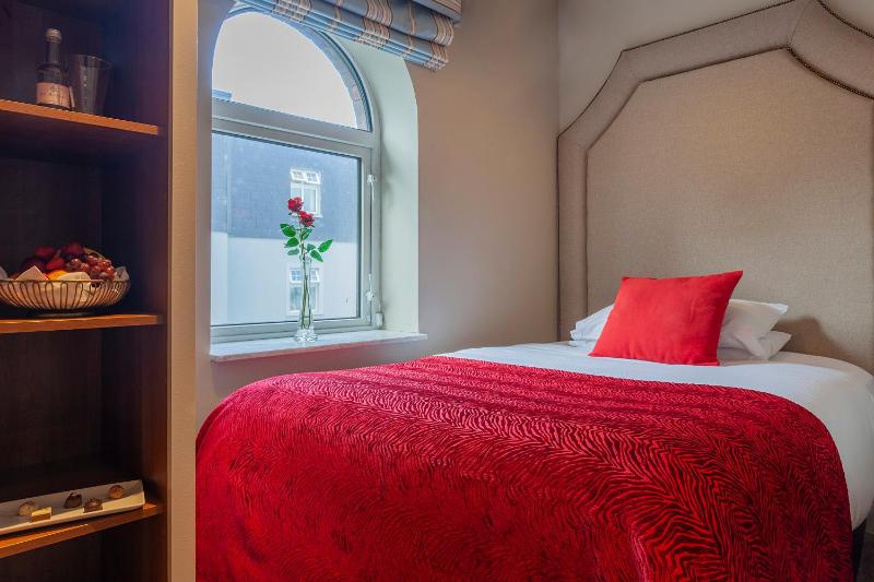 Petite Single Room image 4