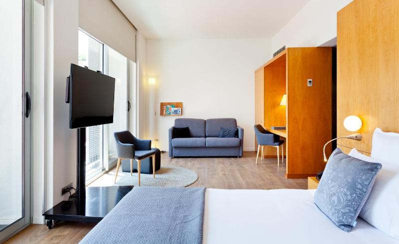 Family Room image 2