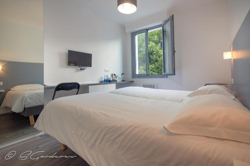 Superior Double or Twin Room image 3
