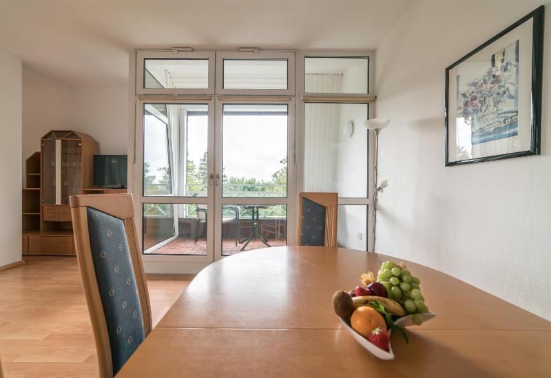 Small 3-Room Apartment image 2