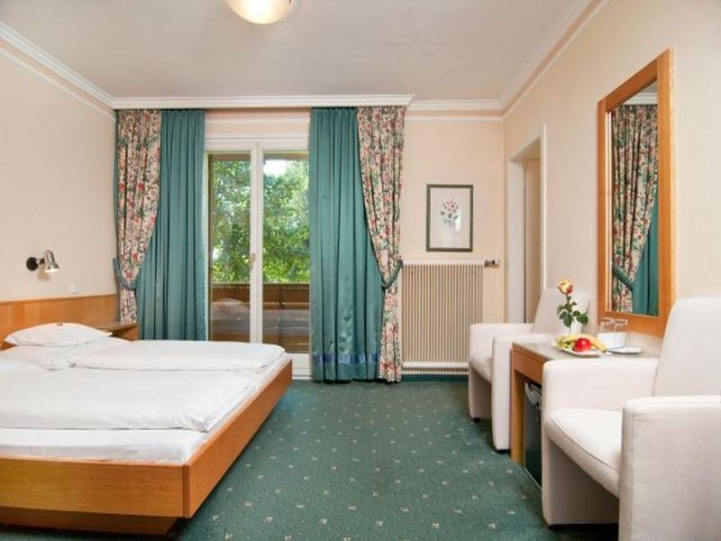 Standard Double Room with Balcony image 2