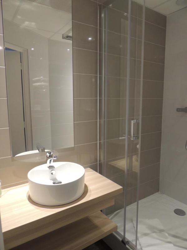 Standard Double Room image 3