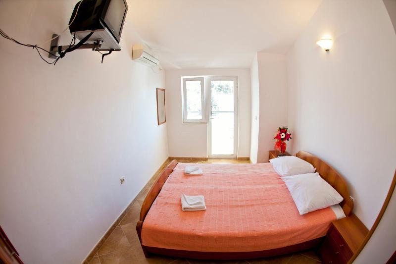 Studio (2 Adults) image 4