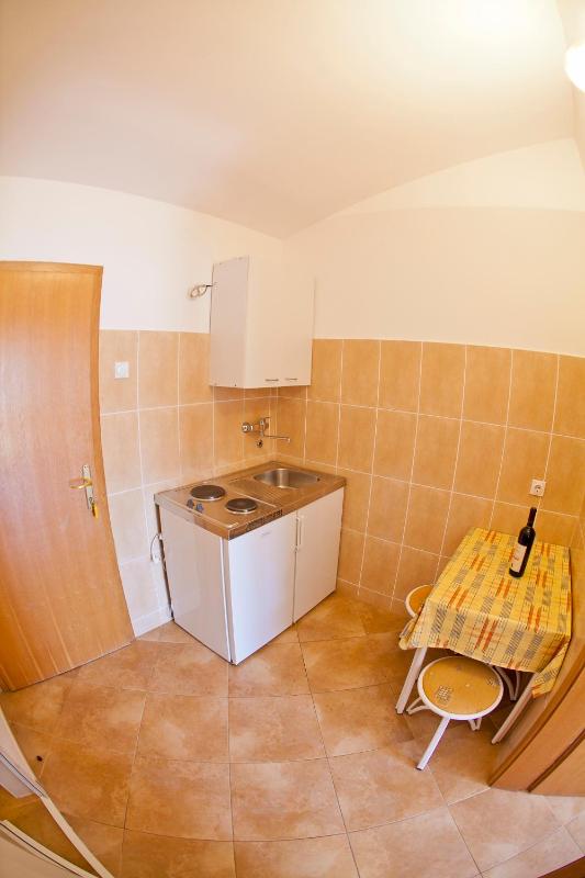 Studio (3 Adults) image 3