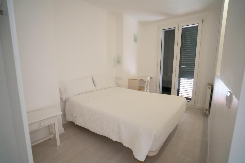 Family Room with Side Sea View image 4