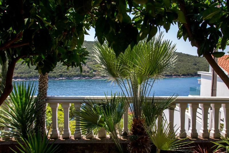 Apartment with Sea View image 2