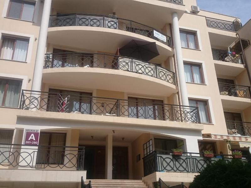 One-Bedroom Apartment image 2