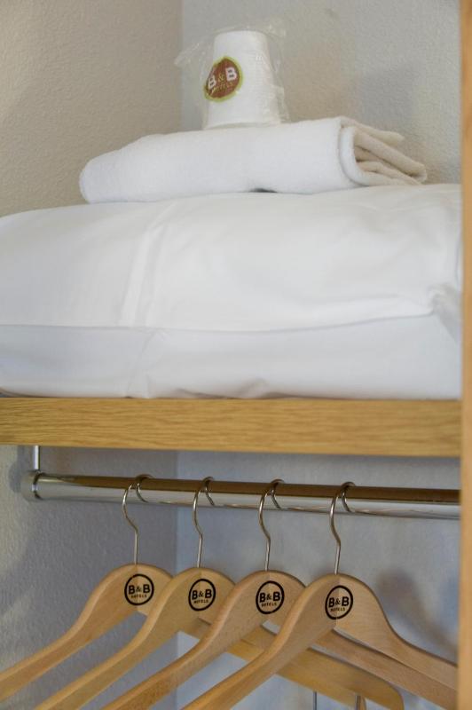 Twin Room image 2