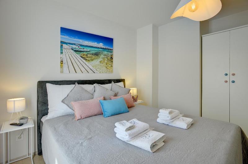 Standard Double Room with Balcony image 4