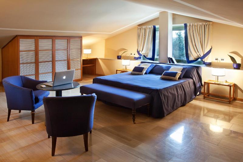 Deluxe Suite image 2