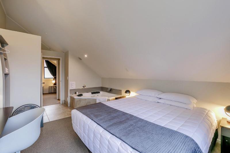 Le Chalet Suisse Motel Taupo - image 22