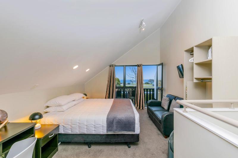 Le Chalet Suisse Motel Taupo - image 20