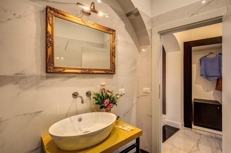 Deluxe Junior Suite image 3