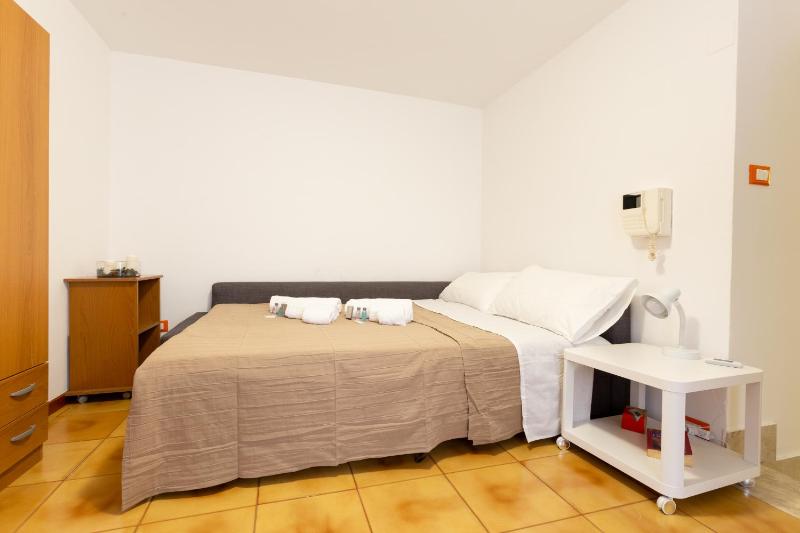 Studio Apartment image 4